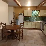 Mas De La Fontaine לינה וארוחת בוקר