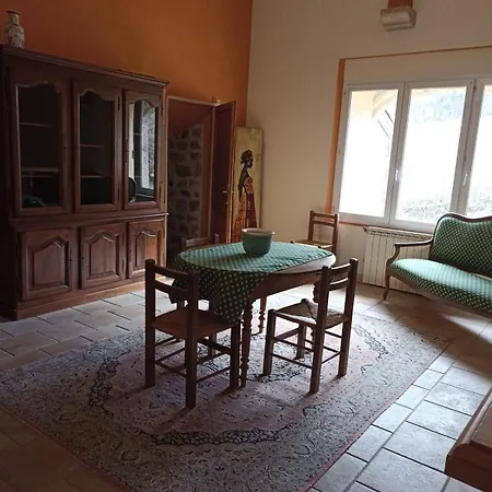 Couette-café Mas De La Fontaine 3*